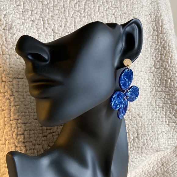 💌 Handmade Royal Blue Petal Earrings - Picture 2 of 9